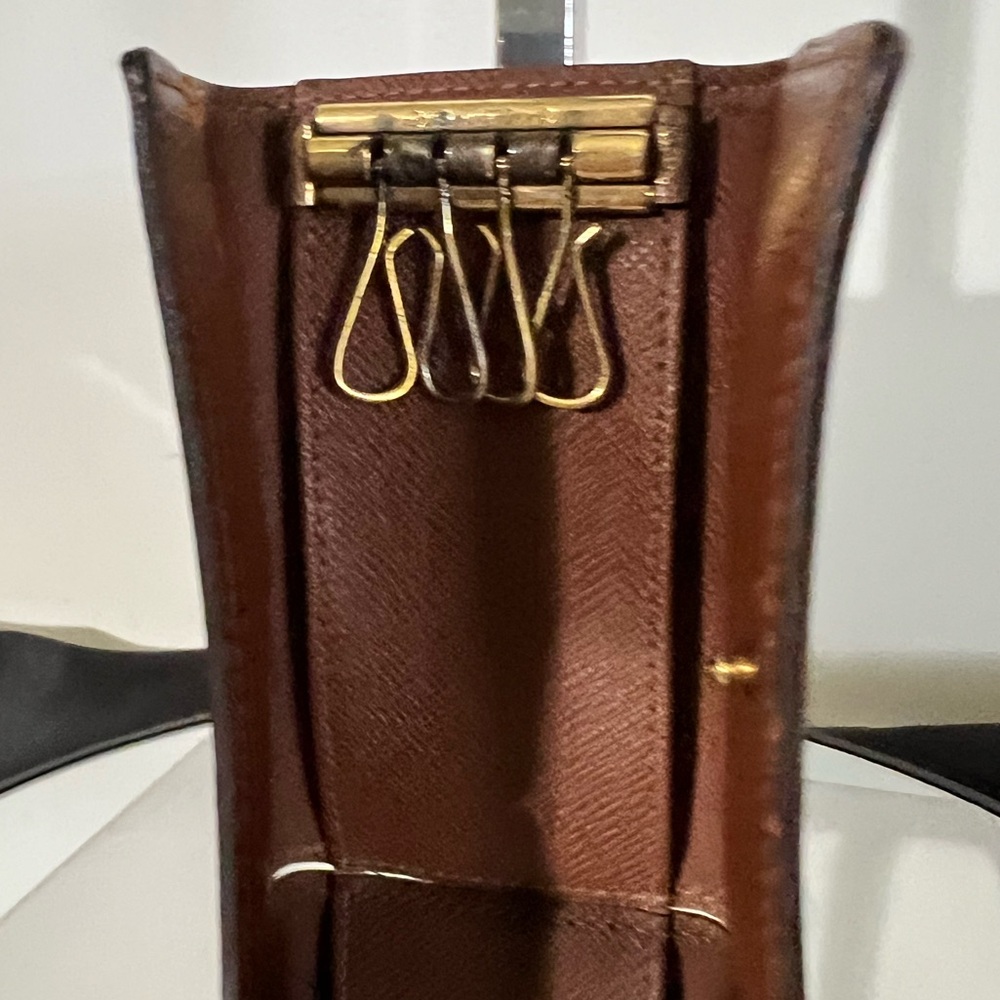 Louis Vuitton Monogram 6 Key Multicles Holder - Picture 5 of 5